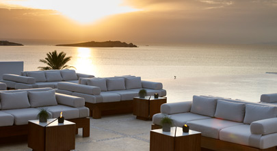 Bill & Coo Suites and Lounge